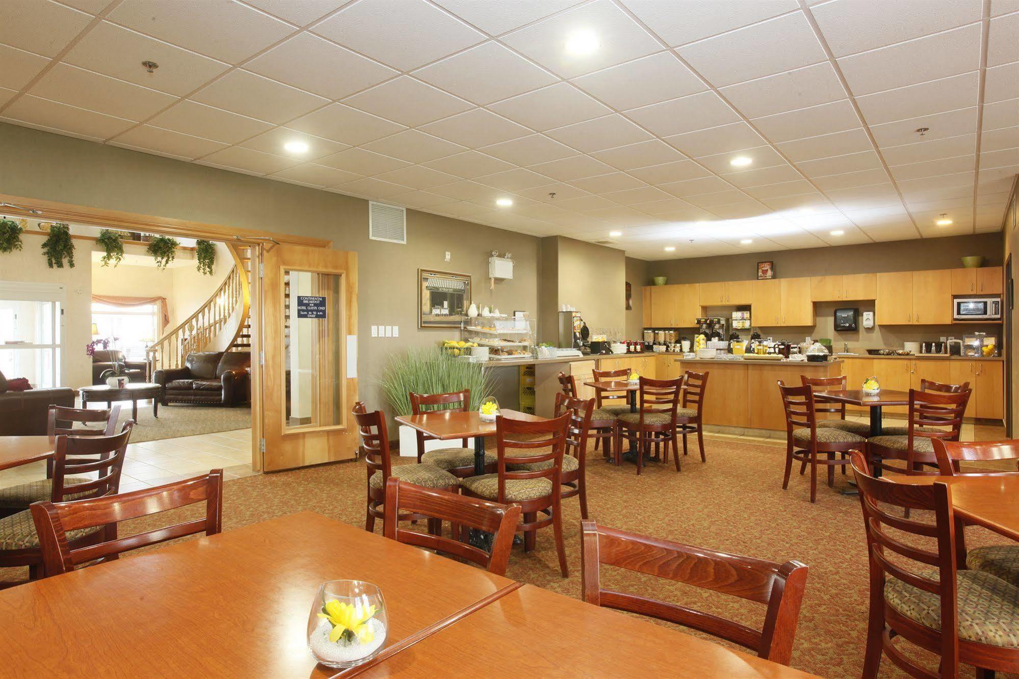 Stonebridge Hotel Dawson Creek Exterior foto