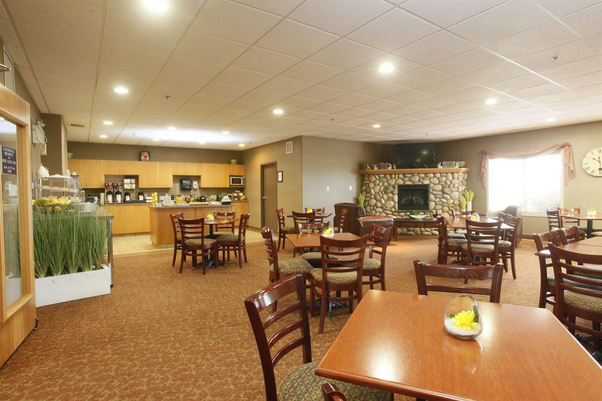 Stonebridge Hotel Dawson Creek Exterior foto